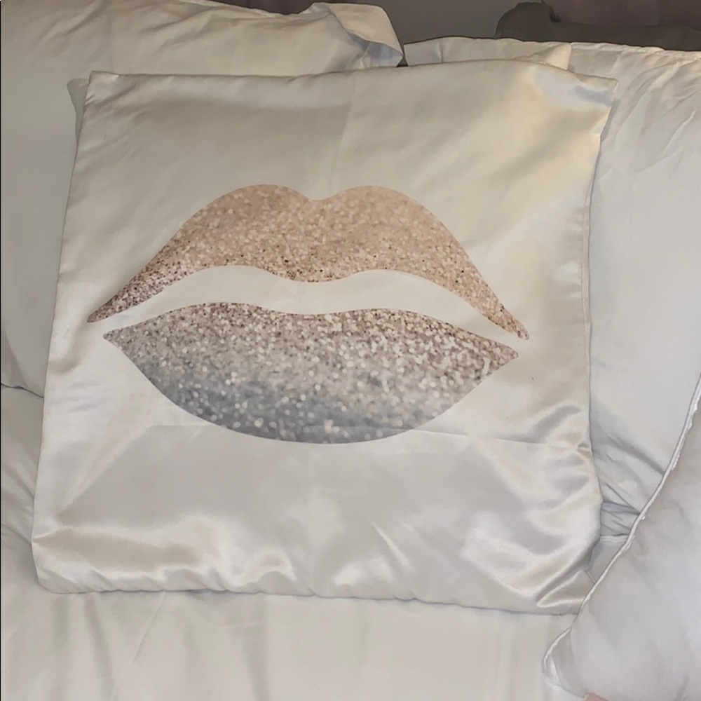 Gold/rose gold and silver lips silk pillow cover